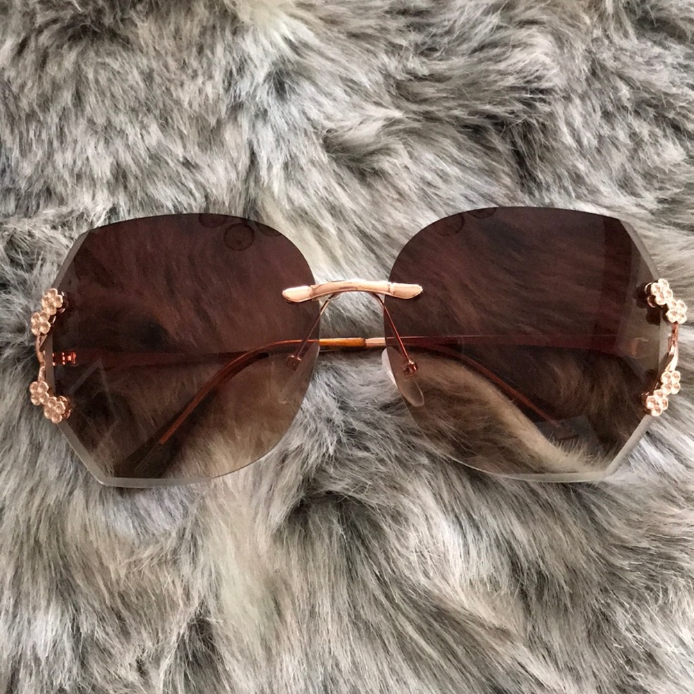 WOMEN’S ROSE GOLD SUNGLASSES